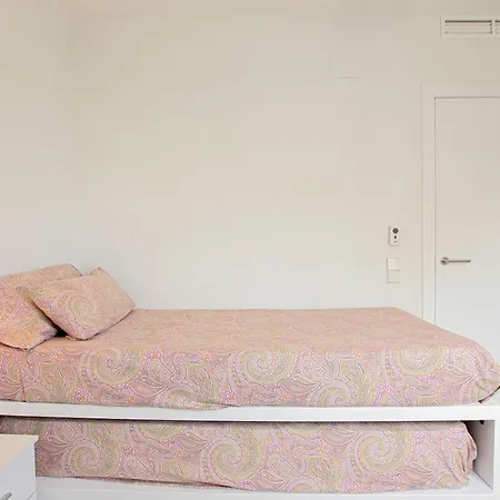 Luxury 3-bed On The First Beach Line