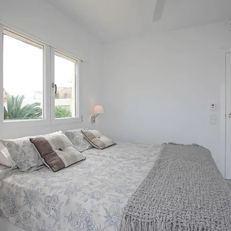 Luxury 3-bed On The First Beach Line Apartment *