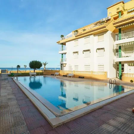 Апартаменты Luxury 3-bed On The First Beach Line